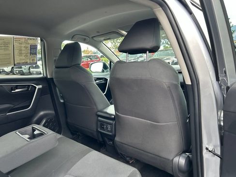 Used 2025 Toyota RAV4 XLE AWD/4WD image 15
