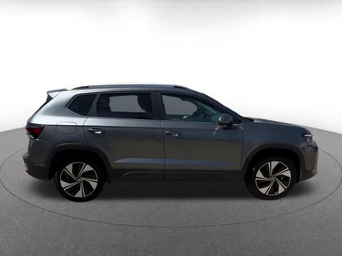 Used 2026 Volkswagen Taos SE AWD/4WD image 16