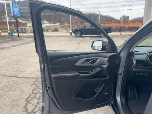 Used 2020 Chevrolet Traverse RS image 12