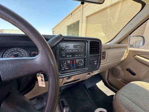 Used 2006 Chevrolet Silverado 2500 W/T w/ Heavy-Duty Power Package AWD/4WD image 21