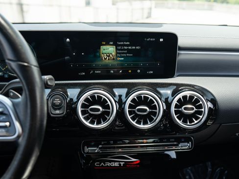 Used 2020 Mercedes-Benz CLA 250 w/ Premium Package image 31