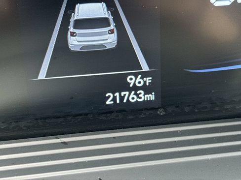 Used 2025 Hyundai Venue SEL FWD image 24