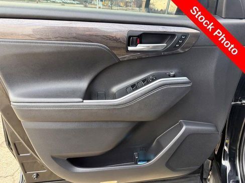 Used 2024 Toyota Highlander Limited image 20