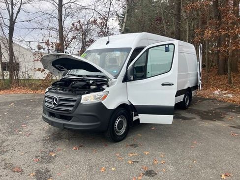 Used 2022 Mercedes-Benz Sprinter 2500 image 32