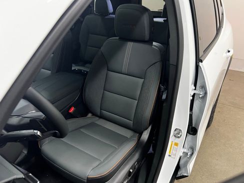 New 2026 GMC Acadia AT4 w/ Luxury Package image 32