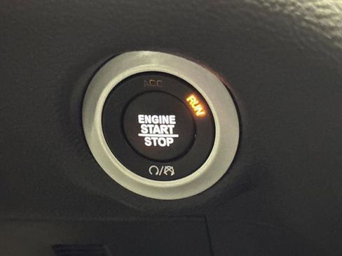 Used 2024 Chrysler Pacifica Select image 22