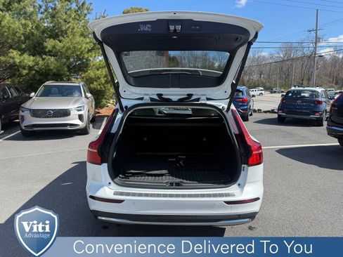 Certified 2025 Volvo V60 B5 Cross Country Plus AWD/4WD image 22