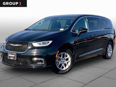Used 2024 Chrysler Pacifica Touring-L