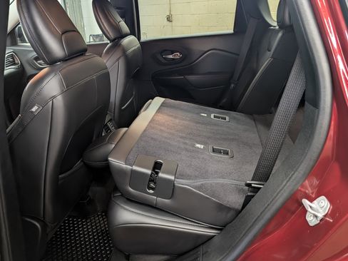 Used 2020 Jeep Cherokee Trailhawk w/ Cold Weather Group image 9