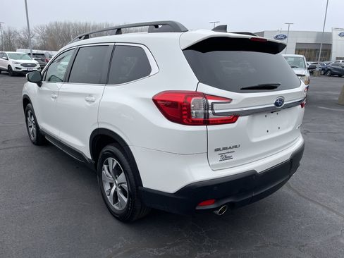 Used 2024 Subaru Ascent Premium w/ Convenience Package image 3