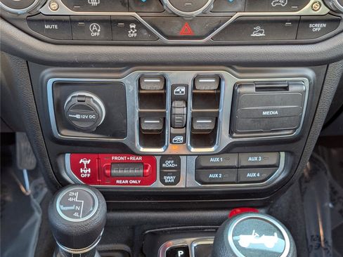 Used 2024 Jeep Wrangler Unlimited Rubicon AWD/4WD image 26