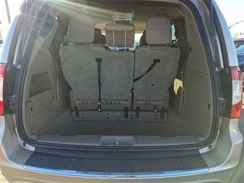 Used 2015 Chrysler Town & Country Touring image 27