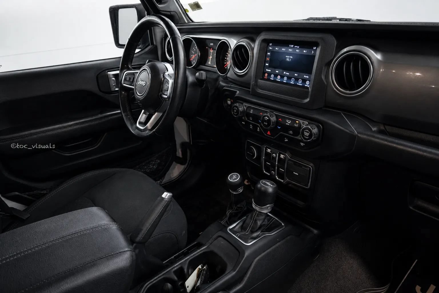 Used 2019 Jeep Wrangler Unlimited Sahara AWD/4WD image 9