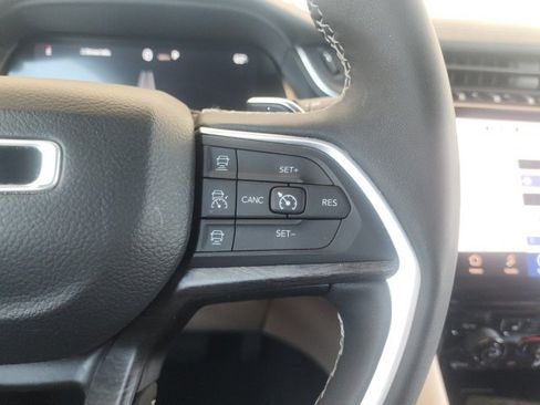 Used 2024 Jeep Grand Cherokee Limited image 49