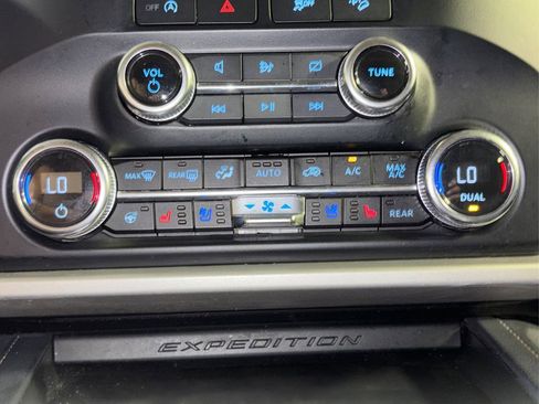 Used 2024 Ford Expedition XLT image 32