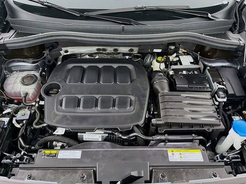 Used 2025 Volkswagen Tiguan SE FWD image 29