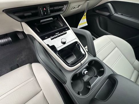 Used 2026 Porsche Cayenne AWD/4WD image 28