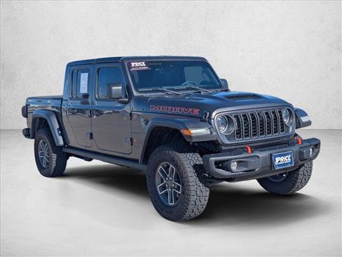 Used 2025 Jeep Gladiator Mojave image 3