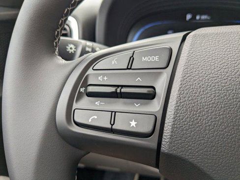 New 2025 Hyundai Venue SEL image 18