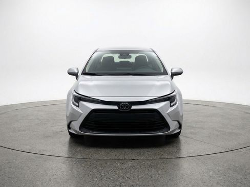 Used 2025 Toyota Corolla LE FWD image 2