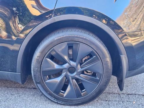 Used 2024 Tesla Model Y Long Range AWD/4WD image 19