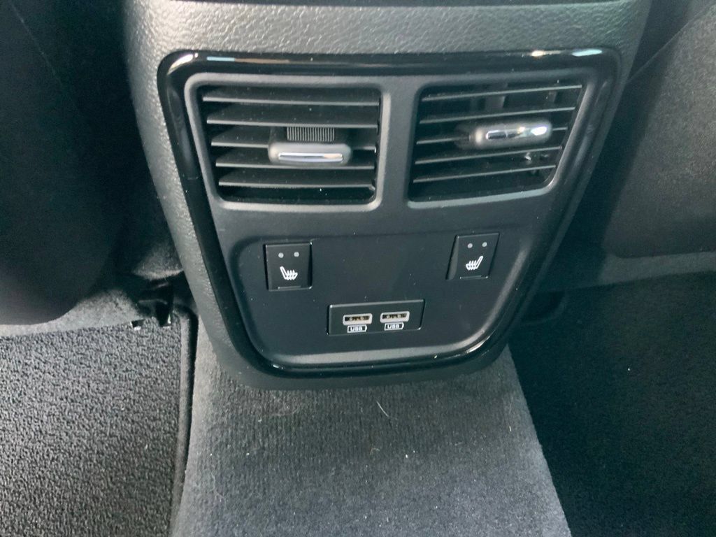 Certified 2023 Chrysler 300 C RWD image 15