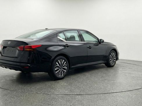 Used 2025 Nissan Altima 2.5 SV FWD image 9