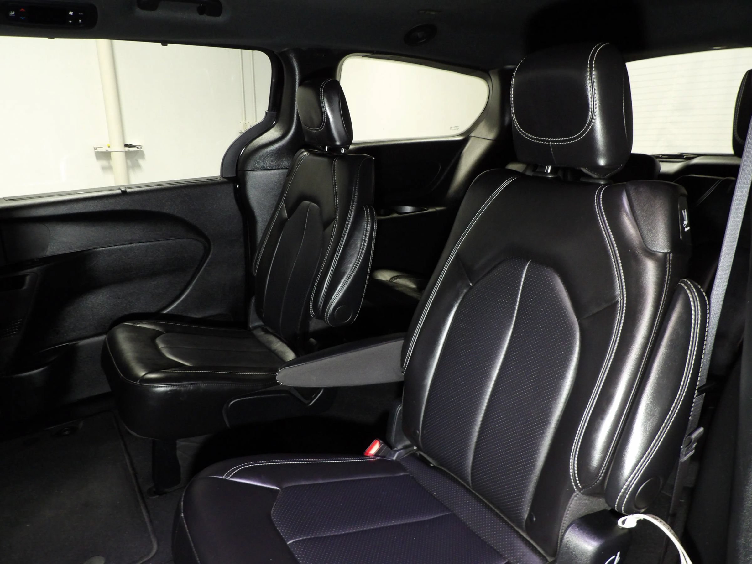 Used 2025 Chrysler Pacifica Select FWD image 15