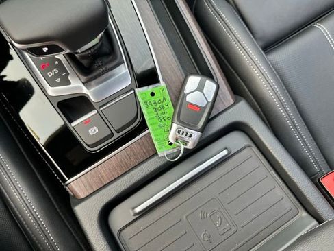 Used 2024 Audi Q5 e Prestige w/ Prestige Package image 42