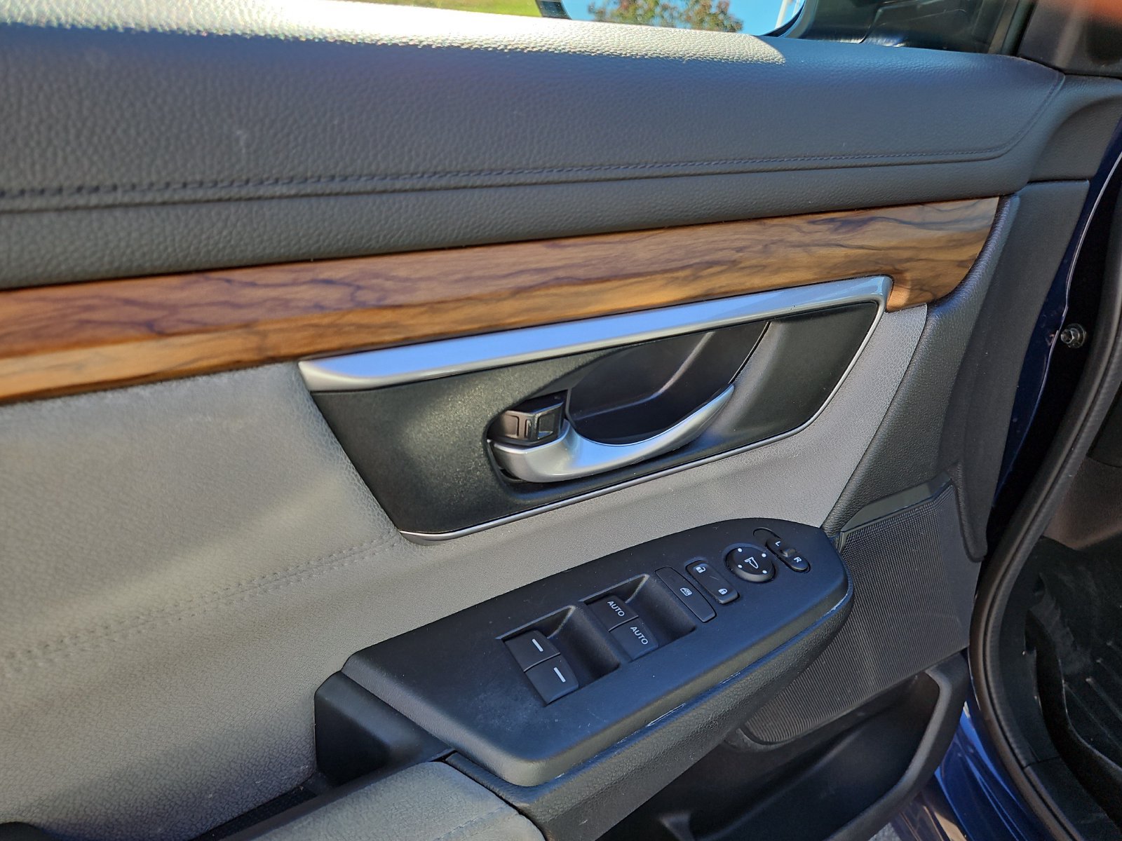 Used 2018 Honda CR-V EX image 19