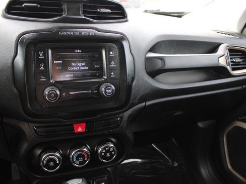 Used 2015 Jeep Renegade Latitude image 13