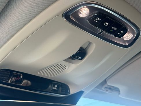 Used 2018 Volvo S90 T6 Inscription w/ Convenience Package image 46