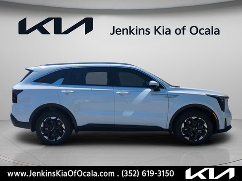 New 2026 Kia Sorento S image 3
