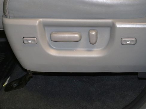 Used 2020 Toyota Sequoia Platinum image 78