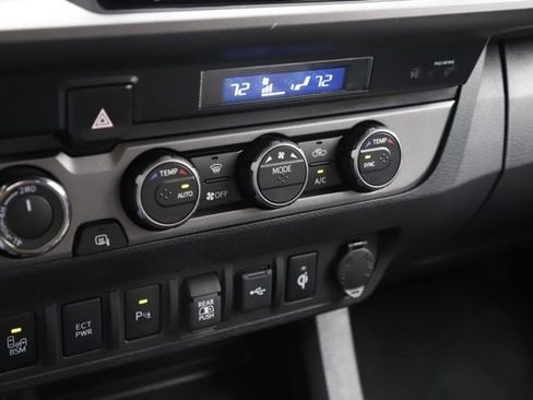 Used 2023 Toyota Tacoma TRD Off-Road image 27