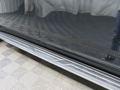 Used 2025 Chevrolet Suburban Premier image 53