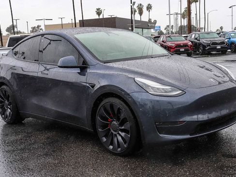 Used 2020 Tesla Model Y Performance image 3
