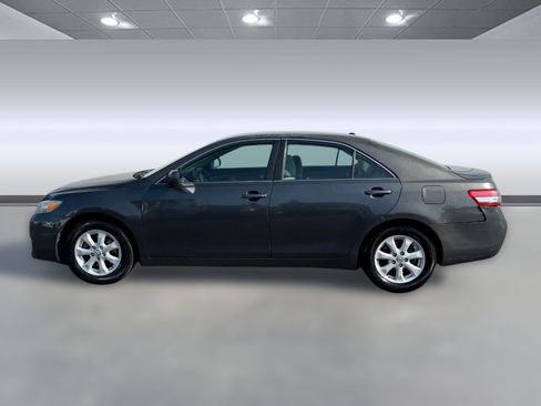 Used 2011 Toyota Camry LE w/ LE Extra-Value Pkg image 2