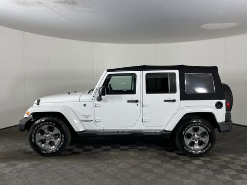 Used 2017 Jeep Wrangler Unlimited Sahara w/ Connectivity Group image 3