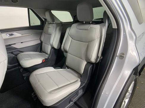 Used 2025 Ford Explorer Active w/ Active Comfort Package image 29