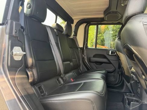 Used 2020 Jeep Gladiator Overland AWD/4WD image 13