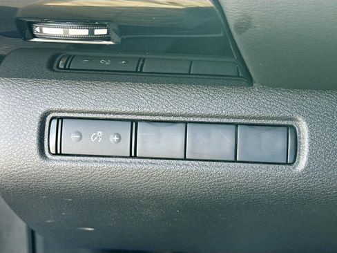 Used 2024 Nissan Pathfinder S image 10