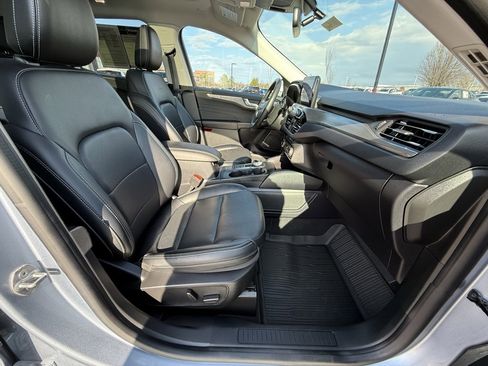 Used 2022 Ford Escape Titanium w/ Class II Trailer Tow Package image 32