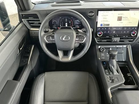 Used 2025 Lexus GX 550 w/ Cold Area Package AWD/4WD image 17