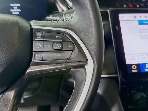 Used 2023 Jeep Grand Cherokee Limited w/ Luxury Tech Group II image 23