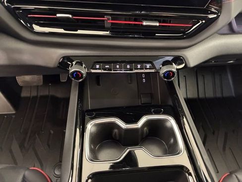 Certified 2025 Chevrolet Silverado EV RST AWD/4WD image 21