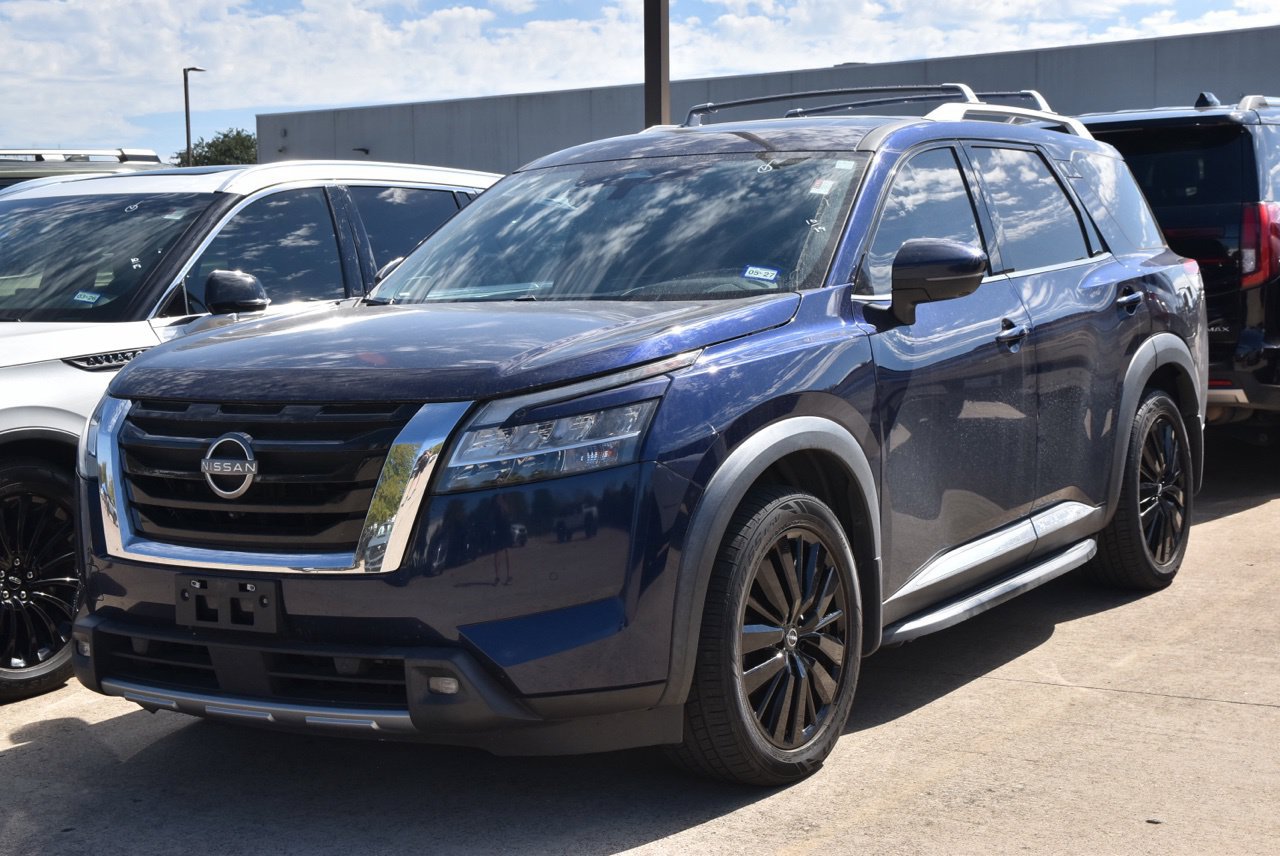 Used 2022 Nissan Pathfinder Platinum w/ Lighting Package (N93) AWD/4WD image 2