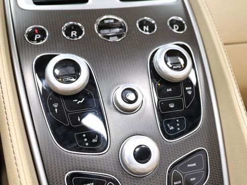 Used 2016 Aston Martin Vanquish Volante RWD image 35