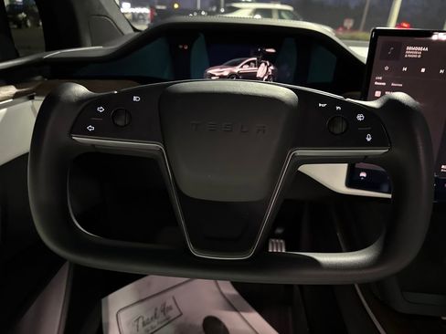 Used 2023 Tesla Model X image 15