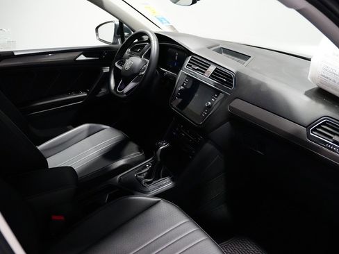 Used 2023 Volkswagen Tiguan SE image 25